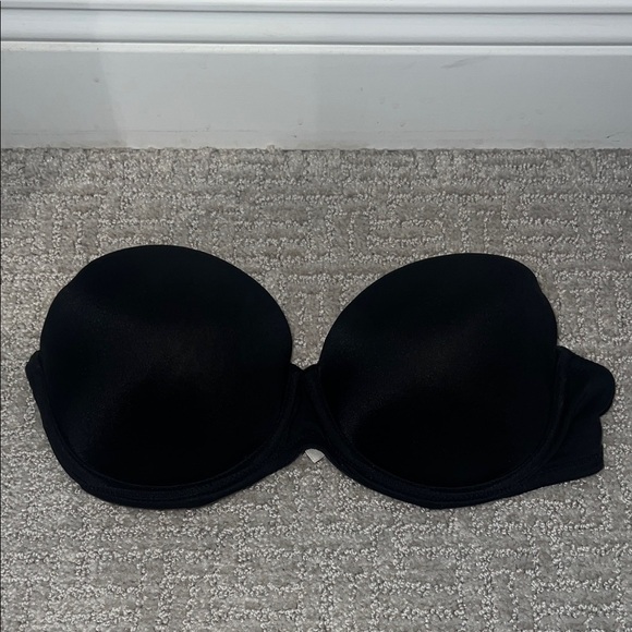 Victoria's Secret Other - Victoria secret black strapless bra

Straps included